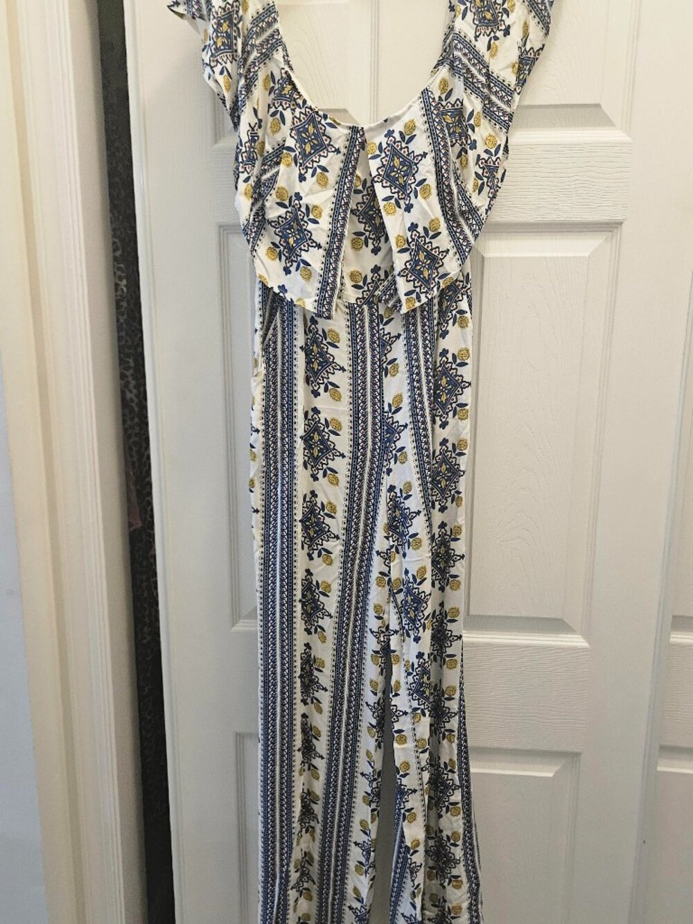 jumpsuit with flowy front large collar an bell legs, cute fit NWOT